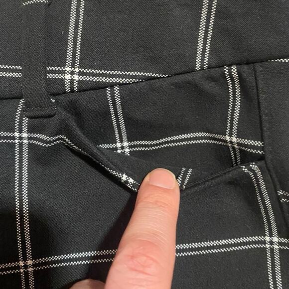 Old Navy Women's Black Plaid Skinny Pants - Picture 7 of 10
